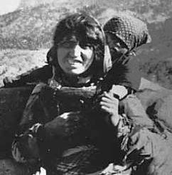 Армянская женщина в пустыне